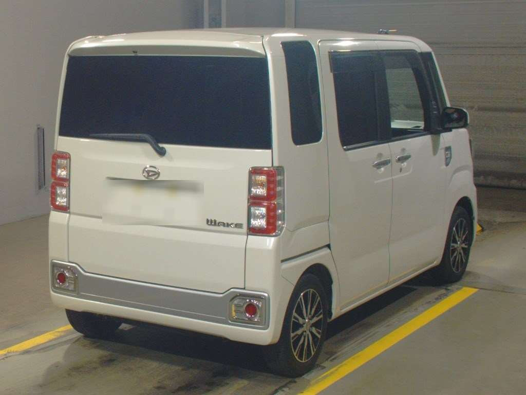 2016 Daihatsu Wake LA700S[1]