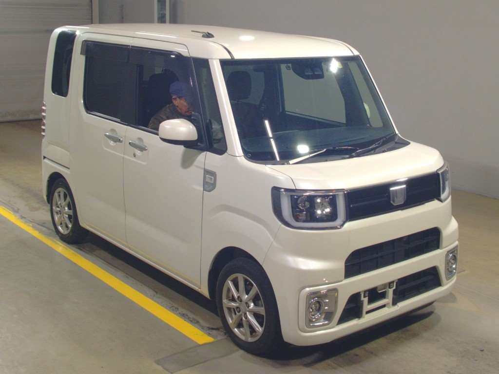 2019 Daihatsu Wake LA700S[2]