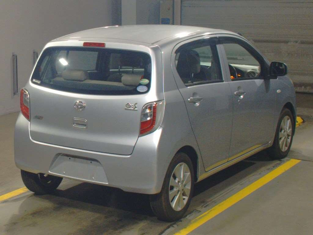 2013 Daihatsu Mira es LA300S[1]