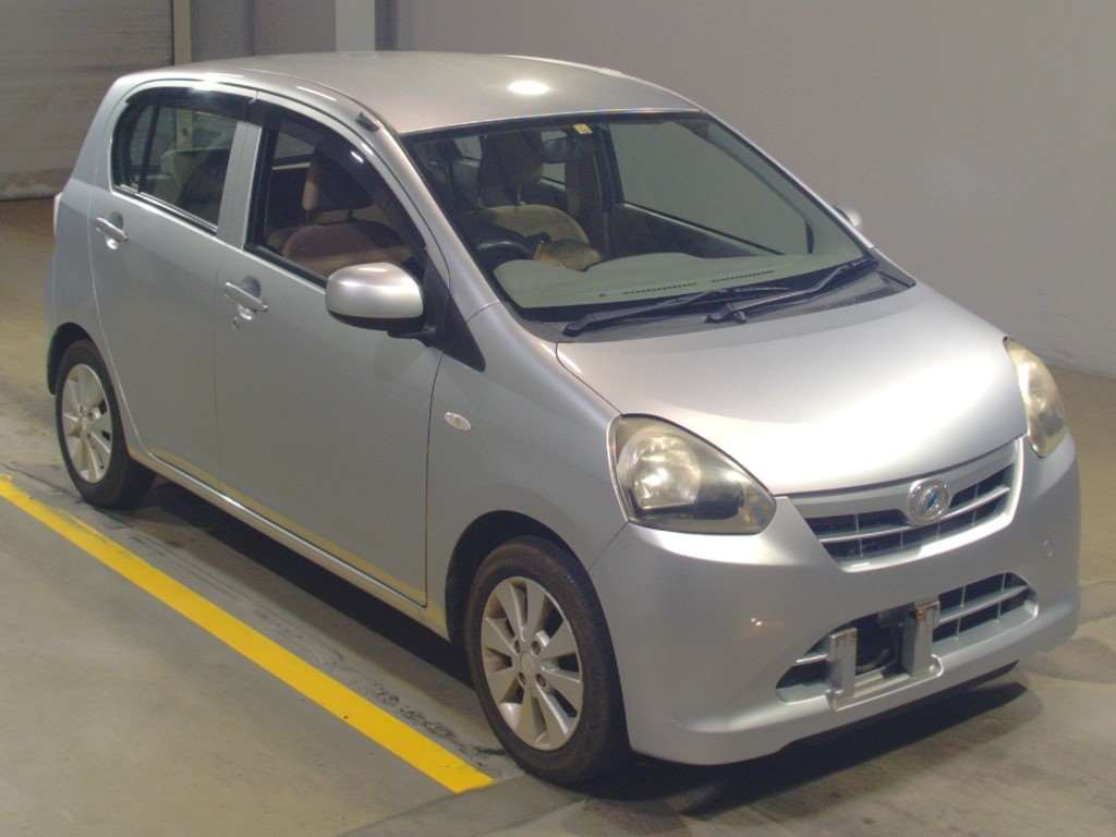 2013 Daihatsu Mira es LA300S[2]