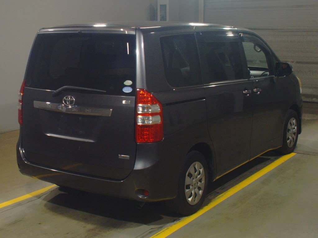 2012 Toyota Noah ZRR70G[1]