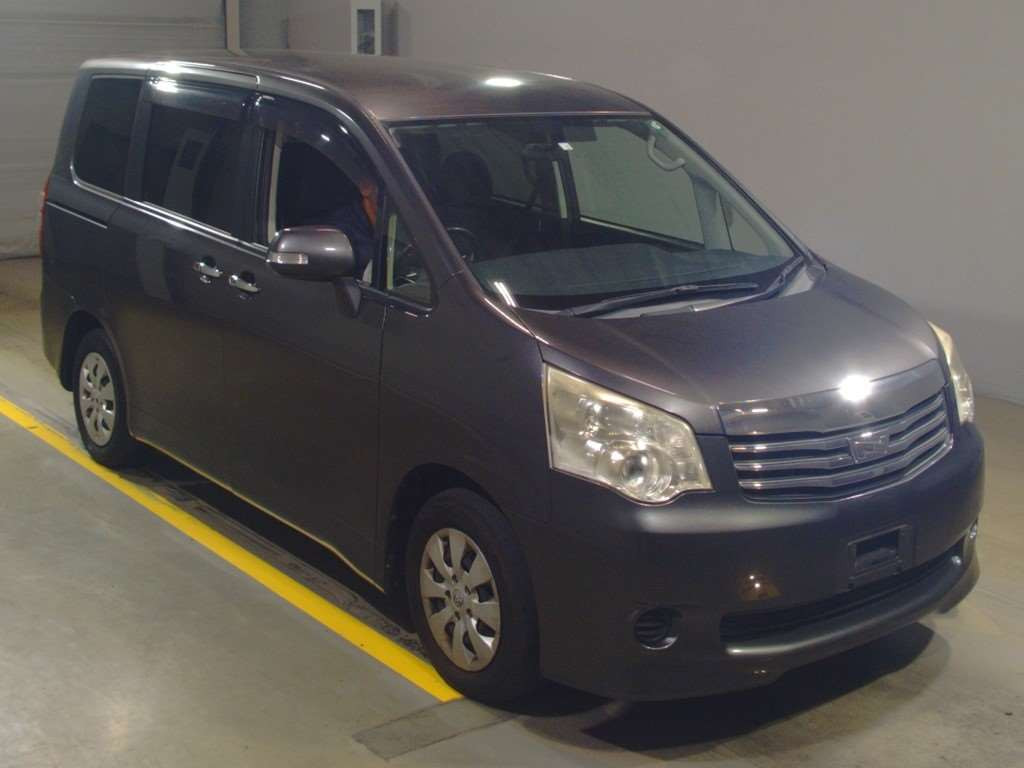 2012 Toyota Noah ZRR70G[2]