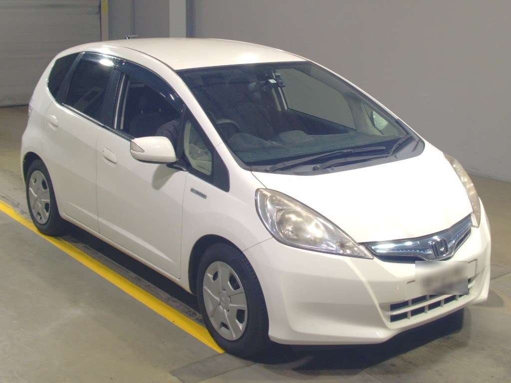 2013 Honda Fit Hybrid GP1[2]