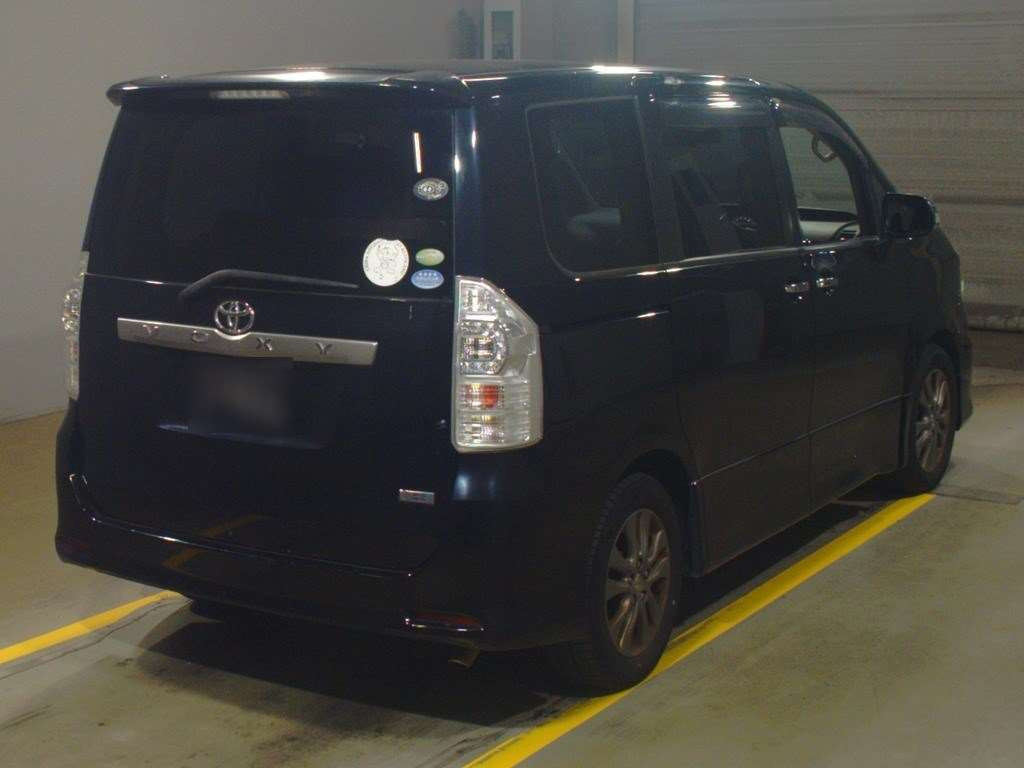 2010 Toyota Voxy ZRR70W[1]