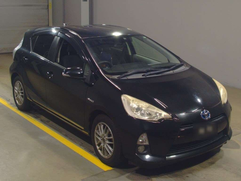 2012 Toyota Aqua NHP10[2]