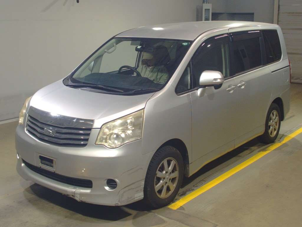 2011 Toyota Noah ZRR70G[0]