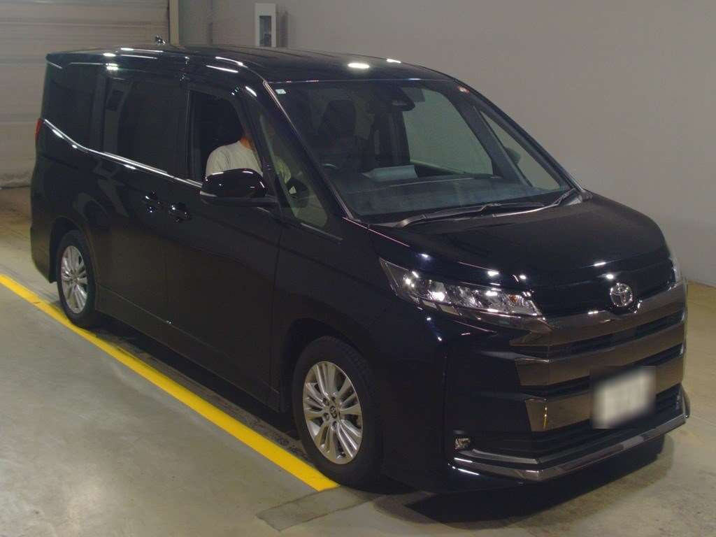 2023 Toyota Noah MZRA90W[2]