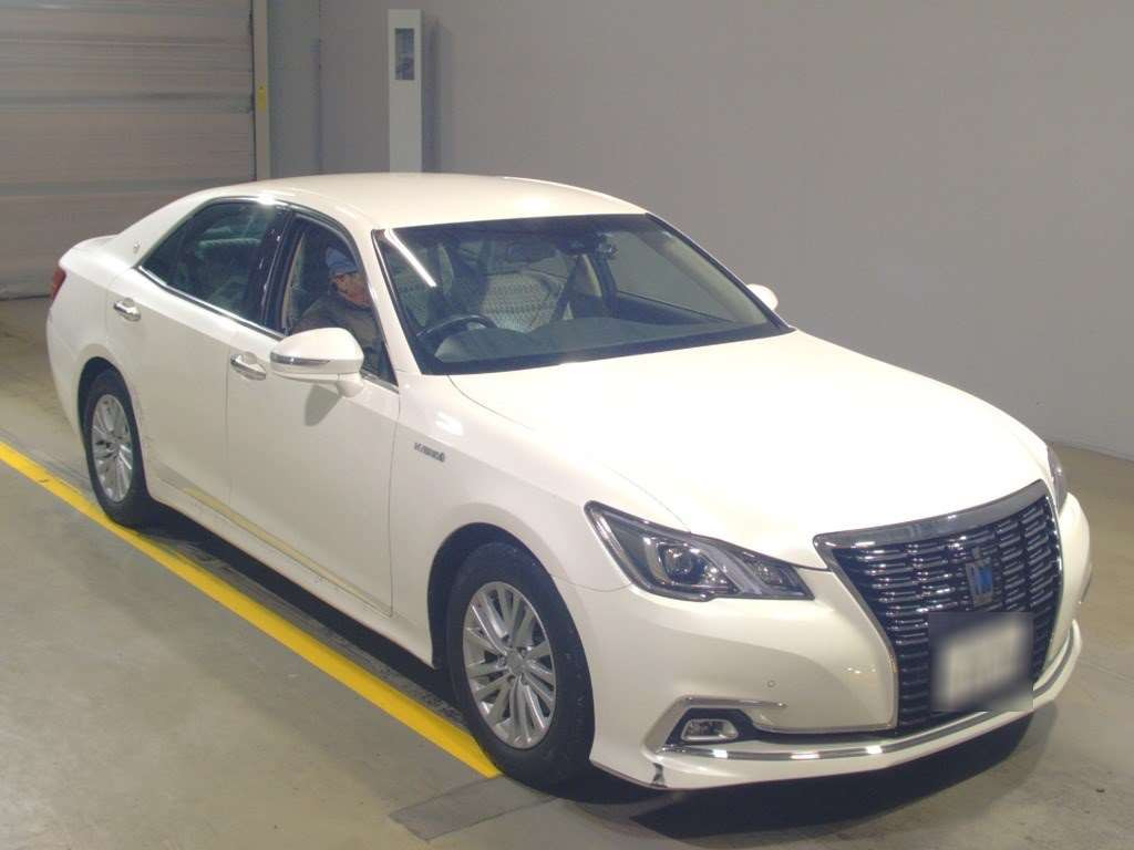 2017 Toyota Crown Hybrid AWS210[2]