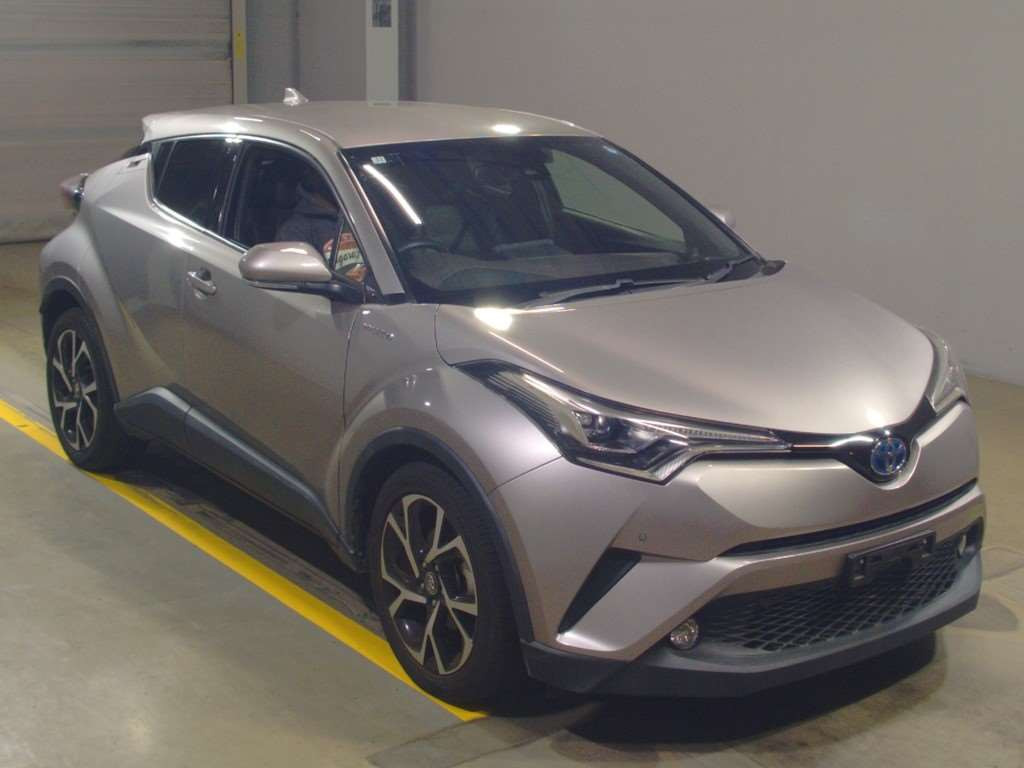 2017 Toyota C-HR ZYX10[2]