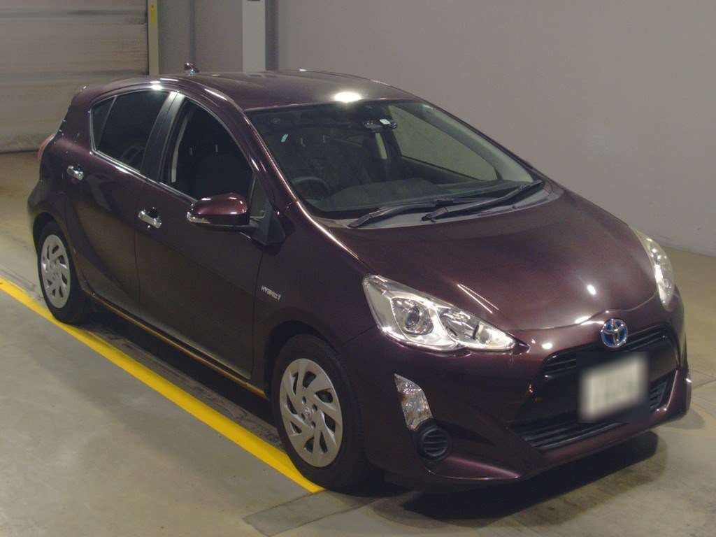 2016 Toyota Aqua NHP10[2]