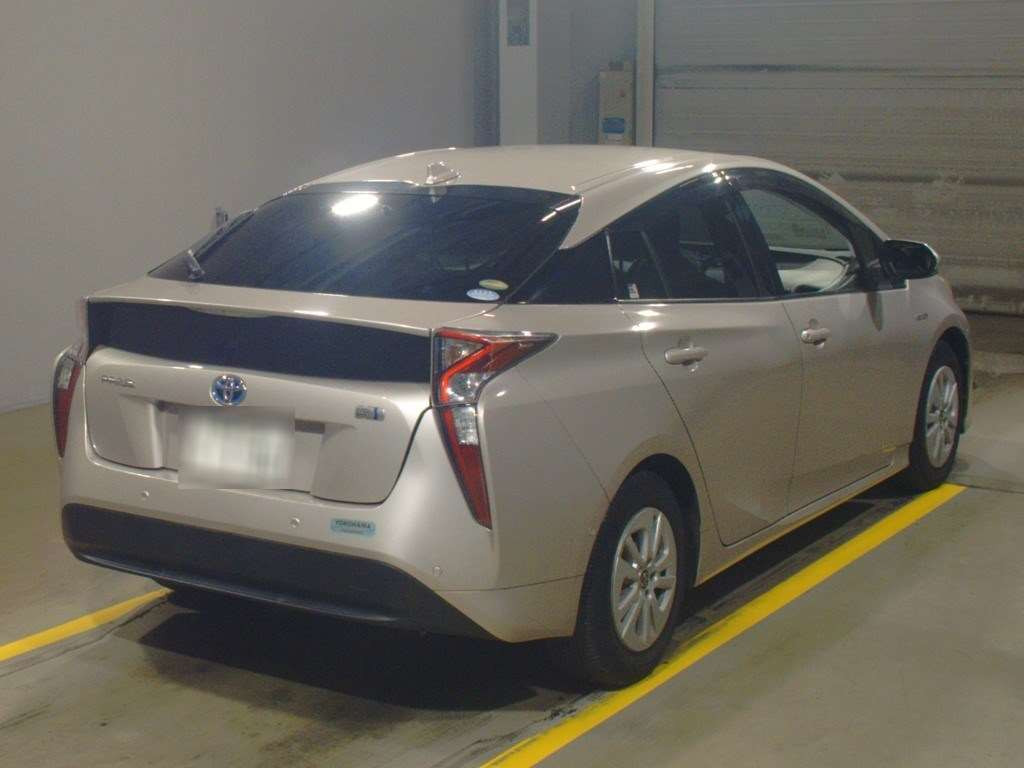 2017 Toyota Prius ZVW50[1]