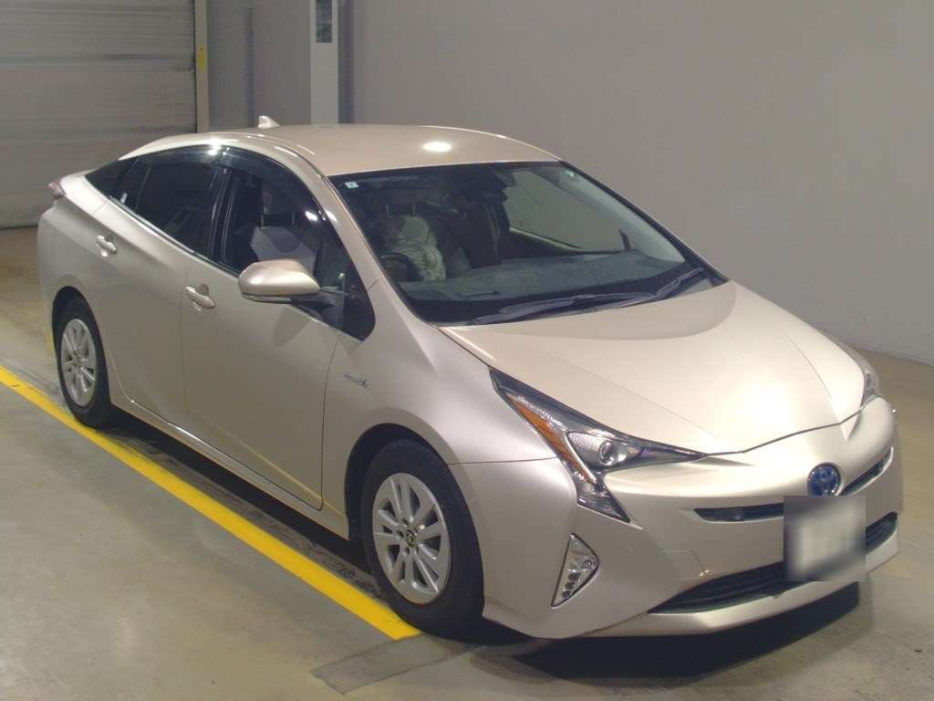 2017 Toyota Prius ZVW50[2]