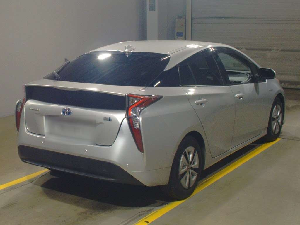 2016 Toyota Prius ZVW51[1]