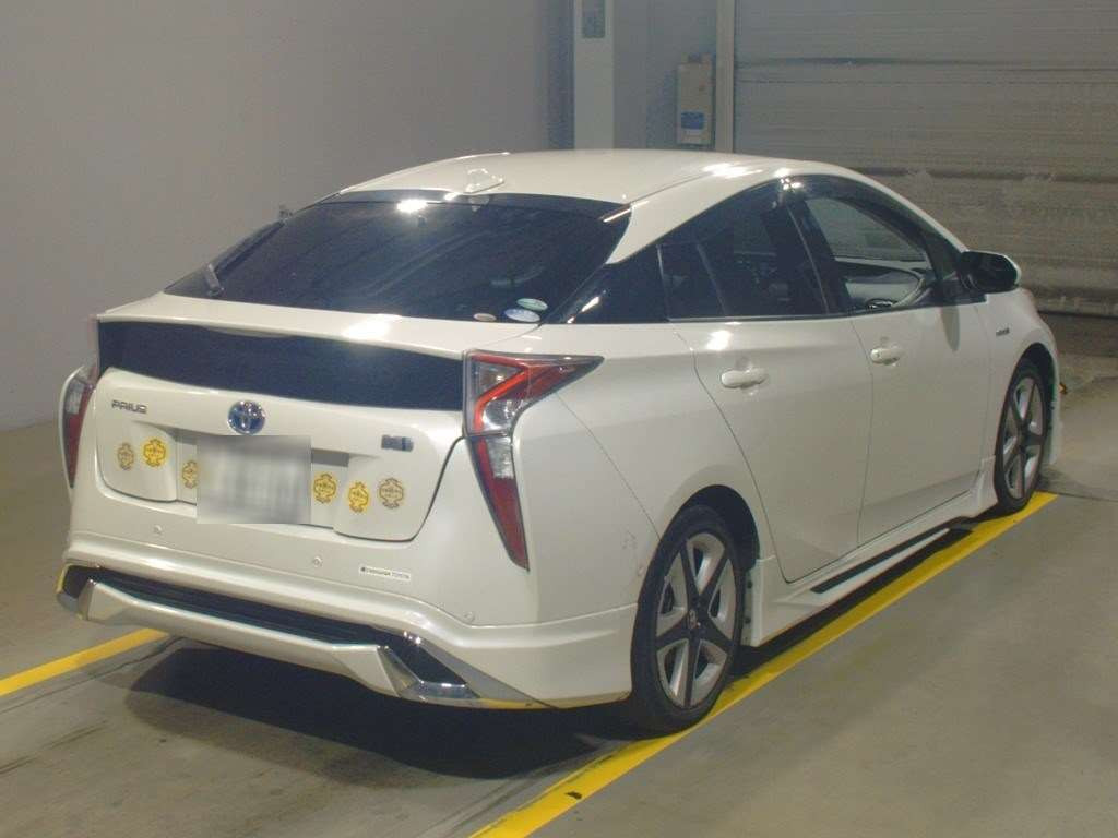 2017 Toyota Prius ZVW51[1]