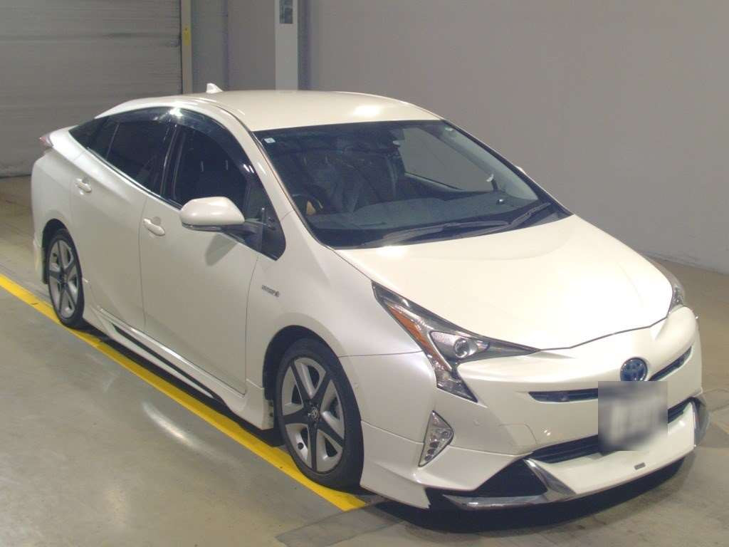 2017 Toyota Prius ZVW51[2]