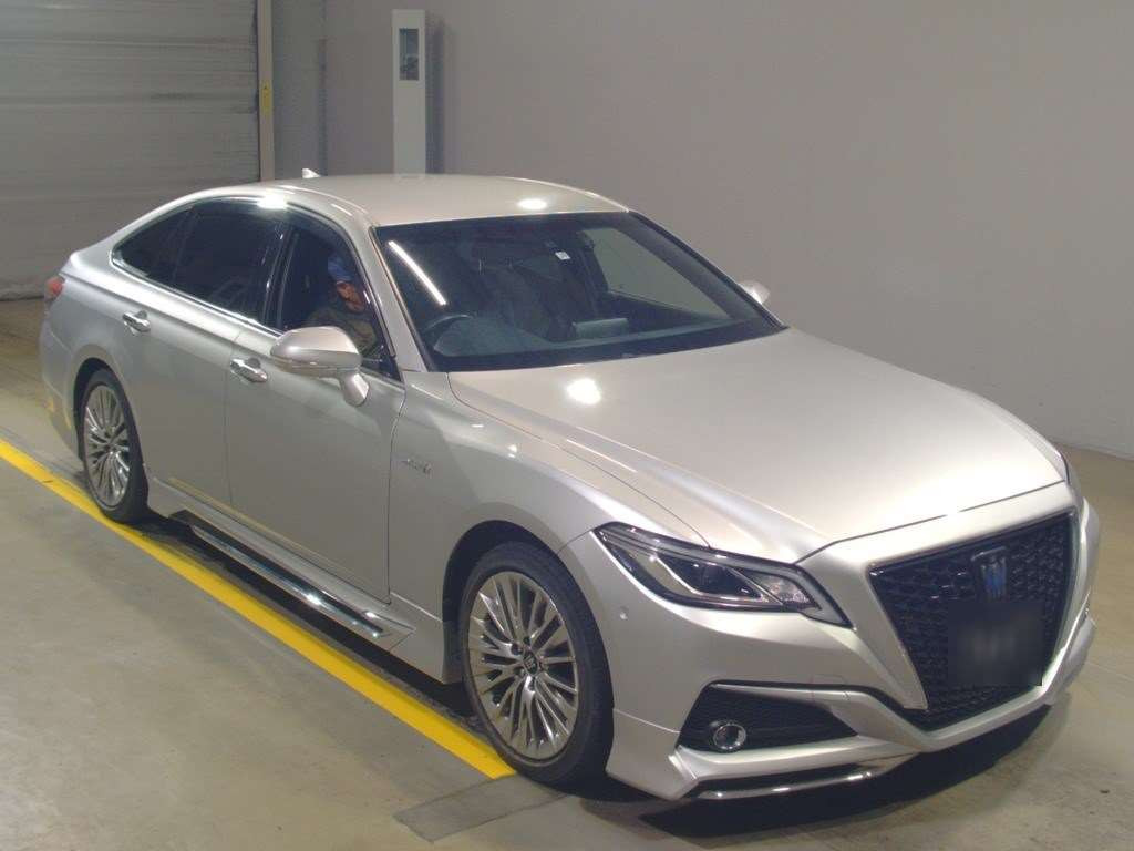 2019 Toyota Crown Hybrid AZSH20[2]