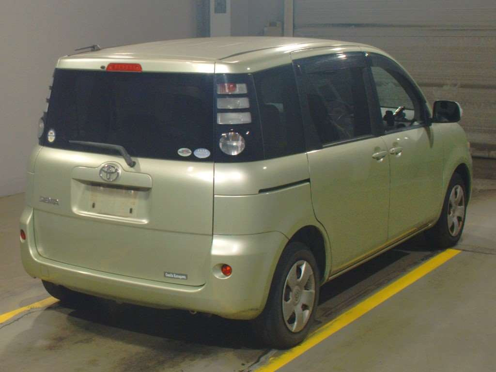 2010 Toyota Sienta NCP81G[1]