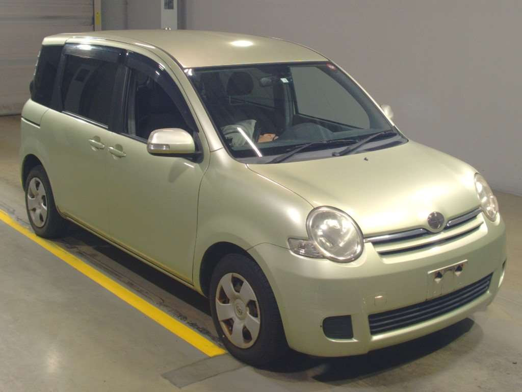 2010 Toyota Sienta NCP81G[2]