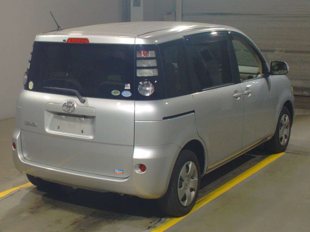 2009 Toyota Sienta NCP81G[1]