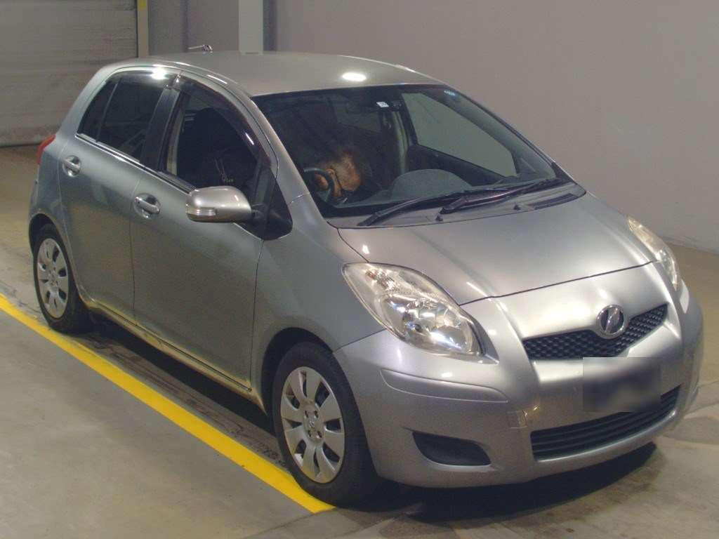 2009 Toyota Vitz SCP90[2]