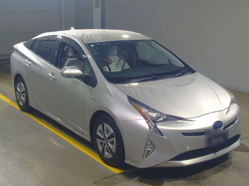 2016 Toyota Prius ZVW51[2]