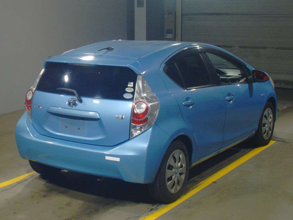 2012 Toyota Aqua NHP10[1]