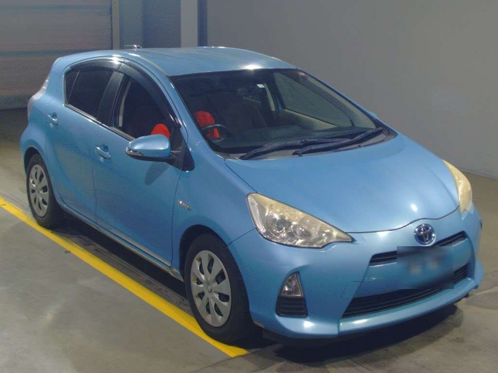 2012 Toyota Aqua NHP10[2]