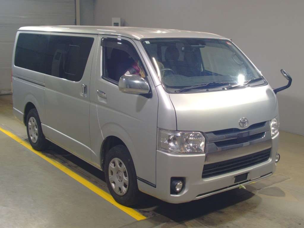 2019 Toyota Regiusace Van TRH200V[2]