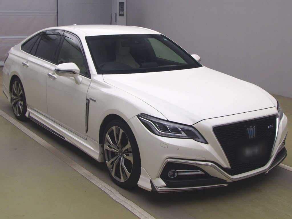 2019 Toyota Crown Hybrid AZSH20[2]