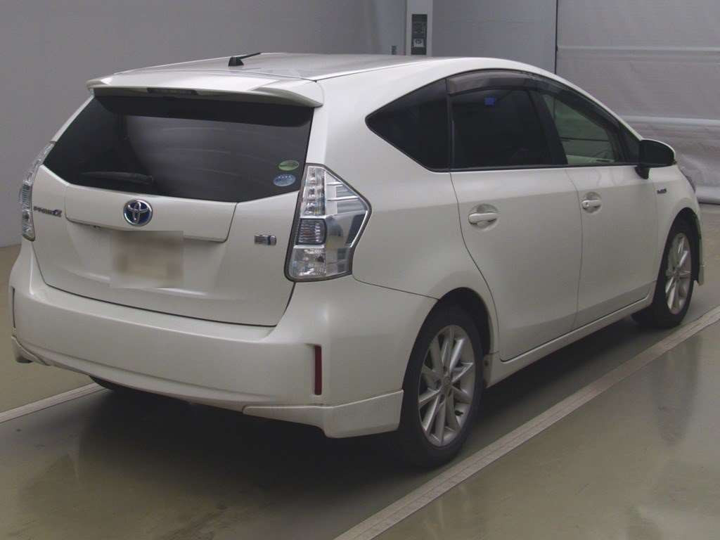 2012 Toyota Prius alpha ZVW41W[1]