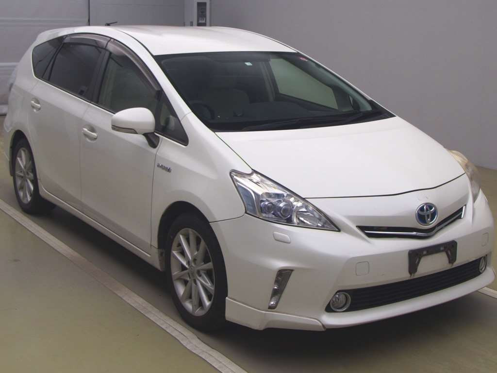 2012 Toyota Prius alpha ZVW41W[2]