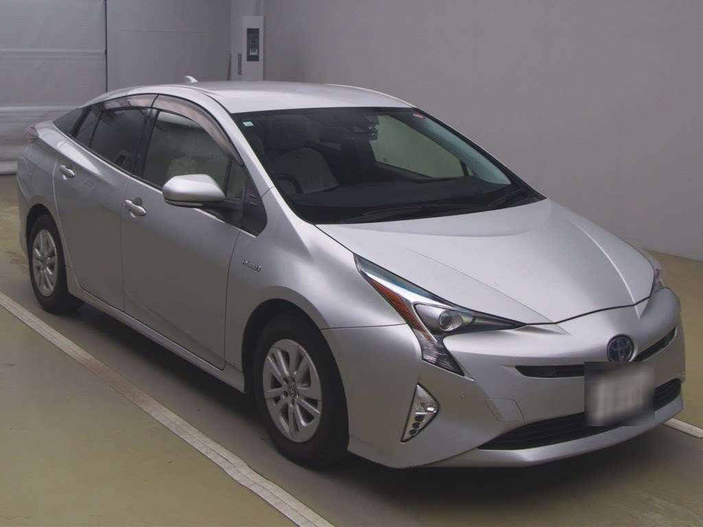 2018 Toyota Prius ZVW50[2]