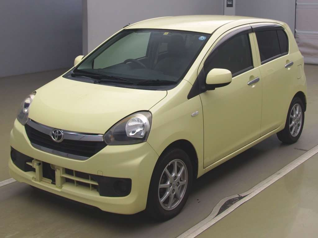 2013 Toyota Pixis Epoch LA300A[0]