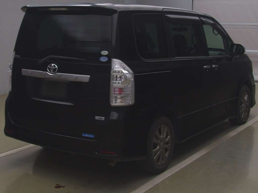 2011 Toyota Voxy ZRR70W[1]