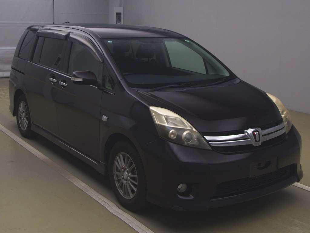 2011 Toyota Isis ZGM10W[2]