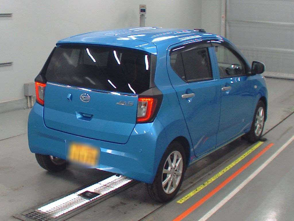 2017 Daihatsu Mira es LA350S[1]