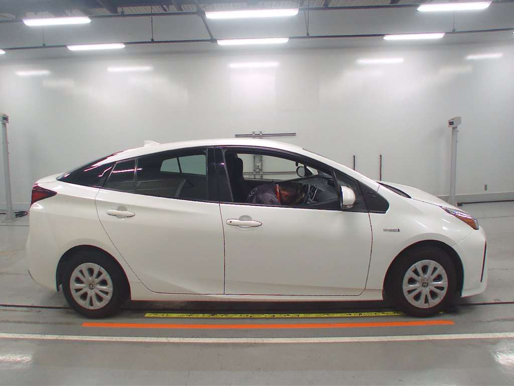 2019 Toyota Prius ZVW51[2]