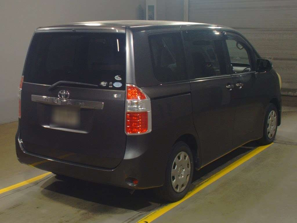 2010 Toyota Noah ZRR70G[1]