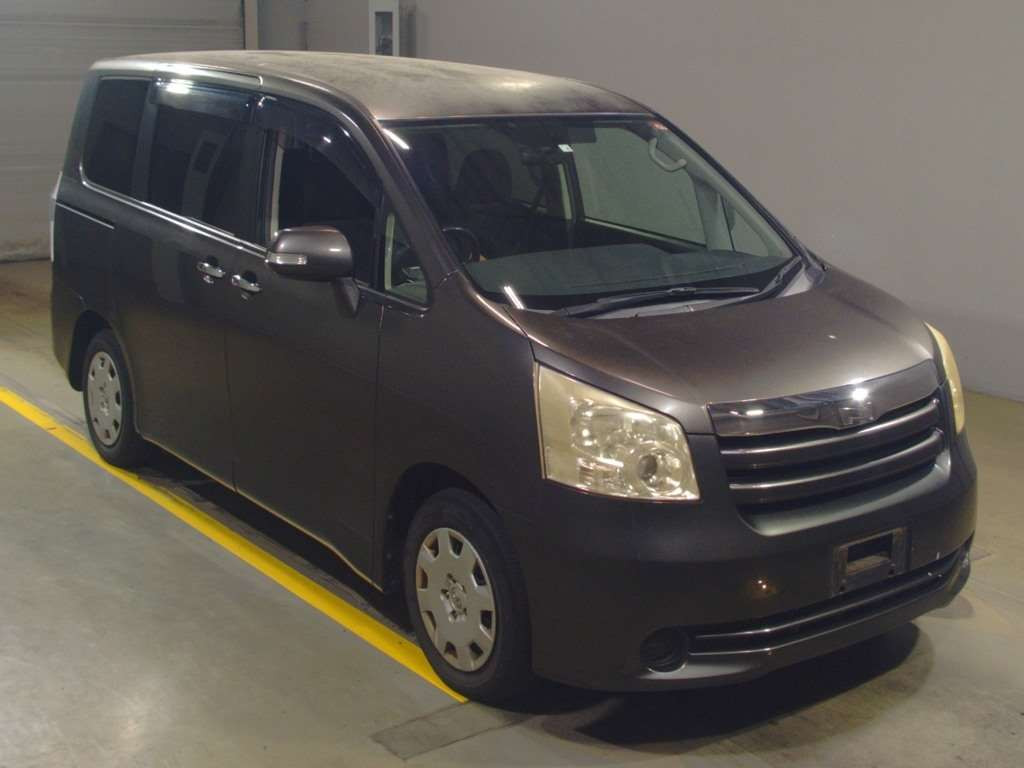 2010 Toyota Noah ZRR70G[2]