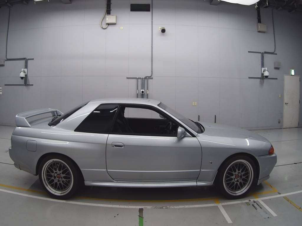 1991 Nissan Skyline BNR32[2]