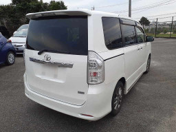 2011 Toyota Voxy