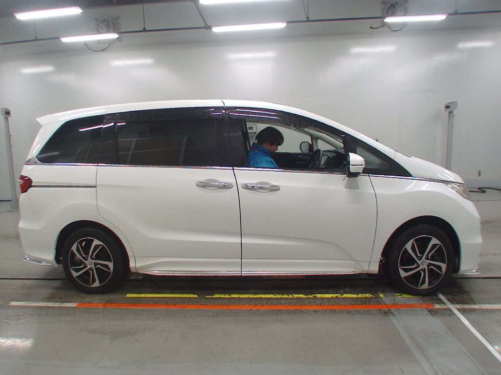 2015 Honda Odyssey RC2[2]