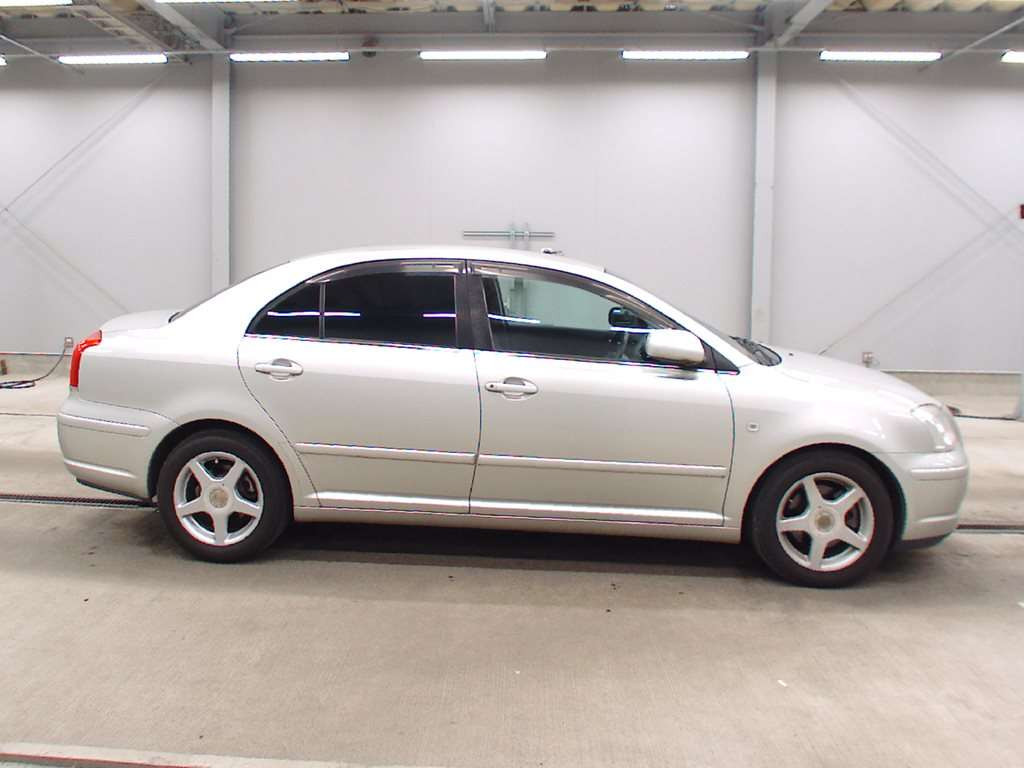 2003 Toyota Avensis AZT250[2]