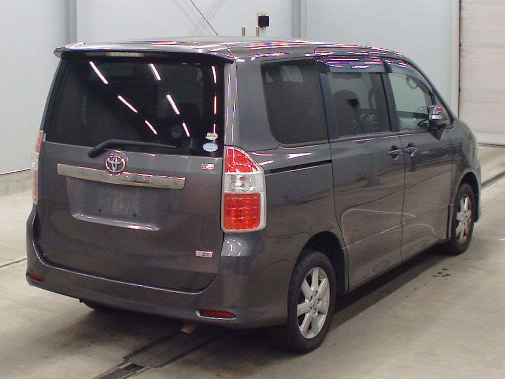 2009 Toyota Noah ZRR75W[1]