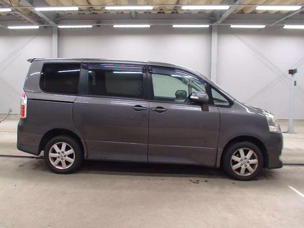 2009 Toyota Noah ZRR75W[2]