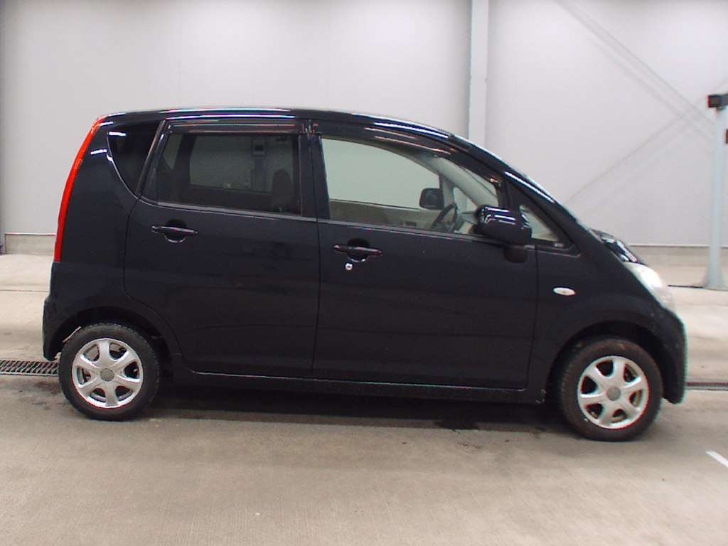 2010 Daihatsu Move L175S[2]