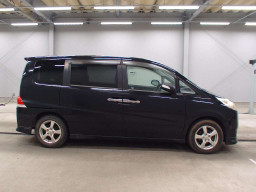 2005 Honda Step WGN