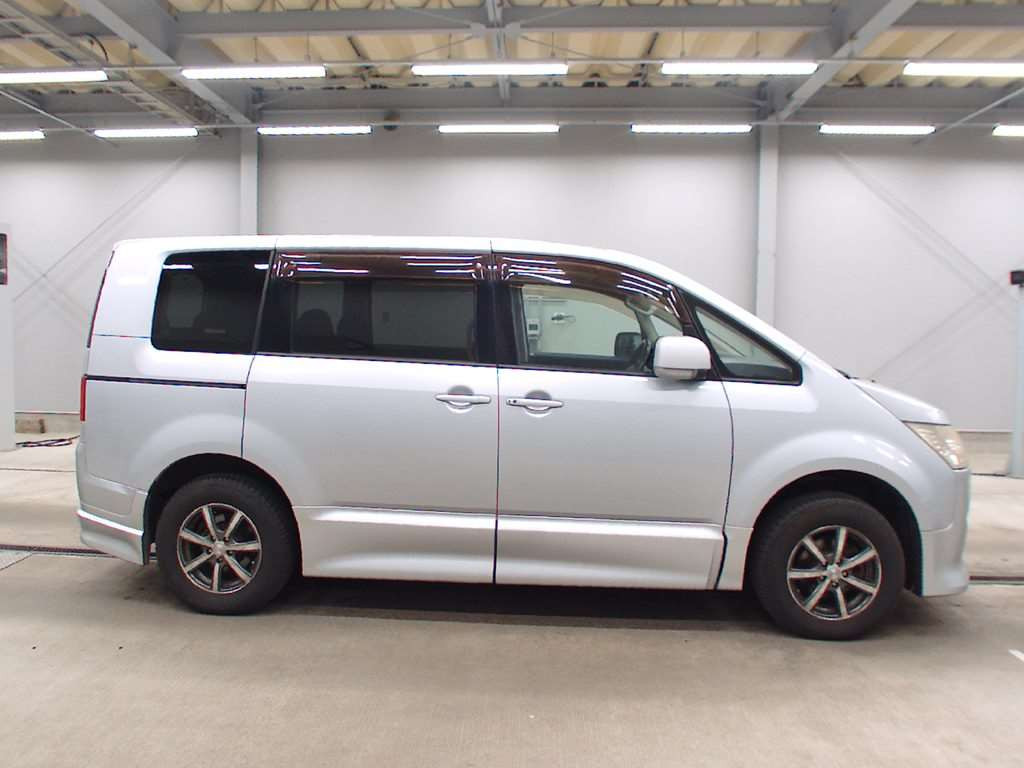 2008 Mitsubishi Delica D5 CV5W[2]