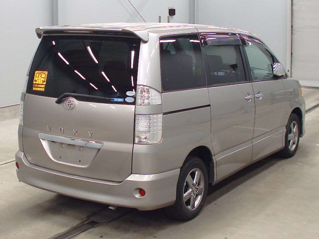 2005 Toyota Voxy AZR65G[1]