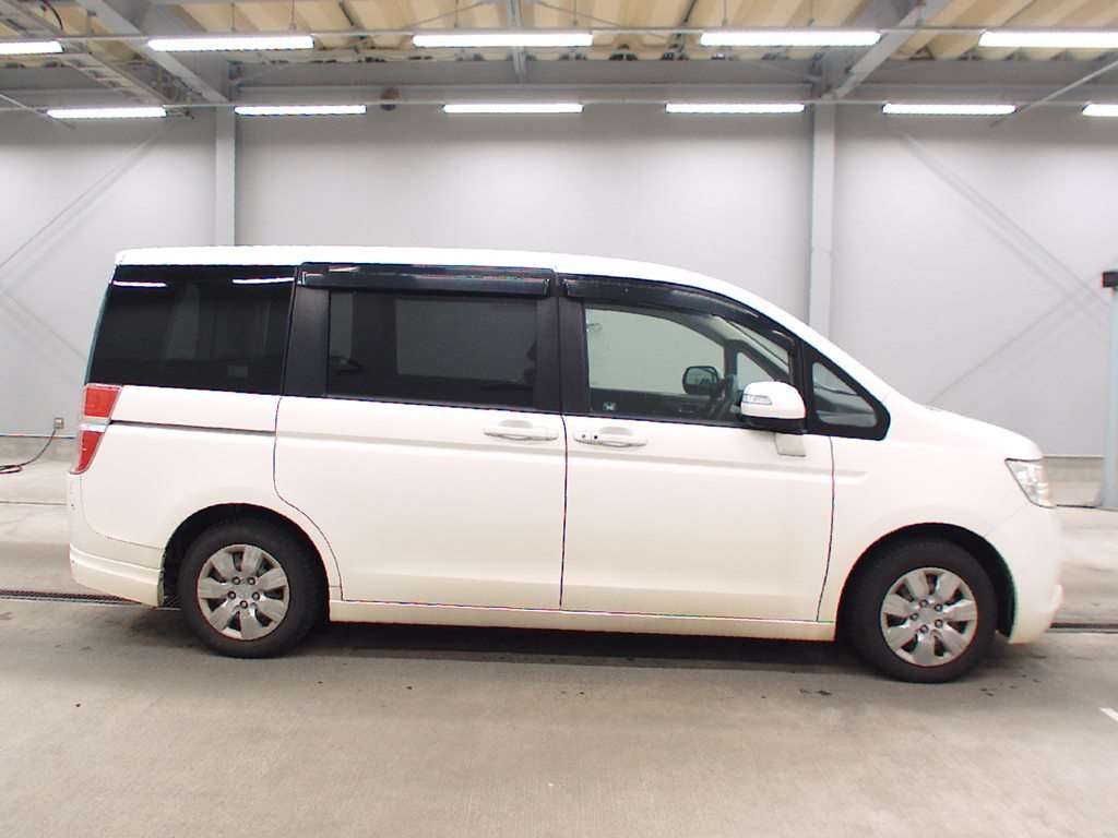 2011 Honda Step WGN RK1[2]